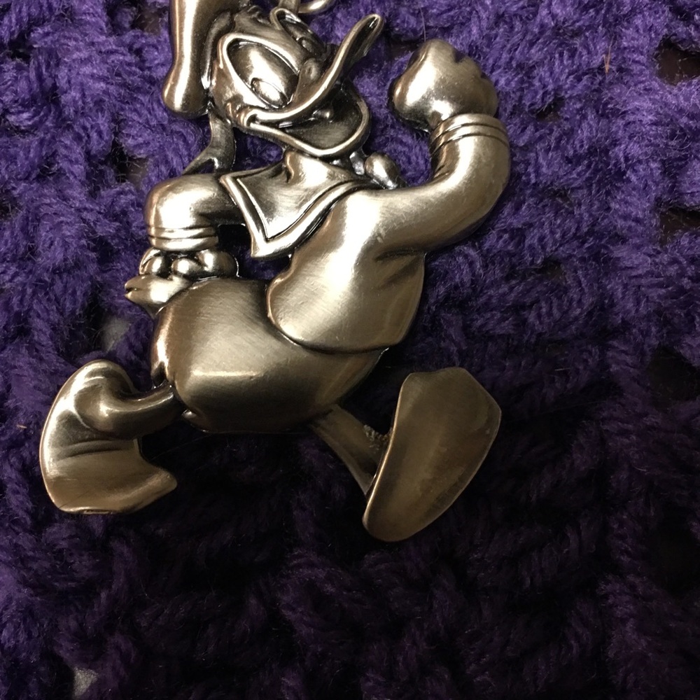 Donald Duck Metal Key Chain - Picture 8 of 8